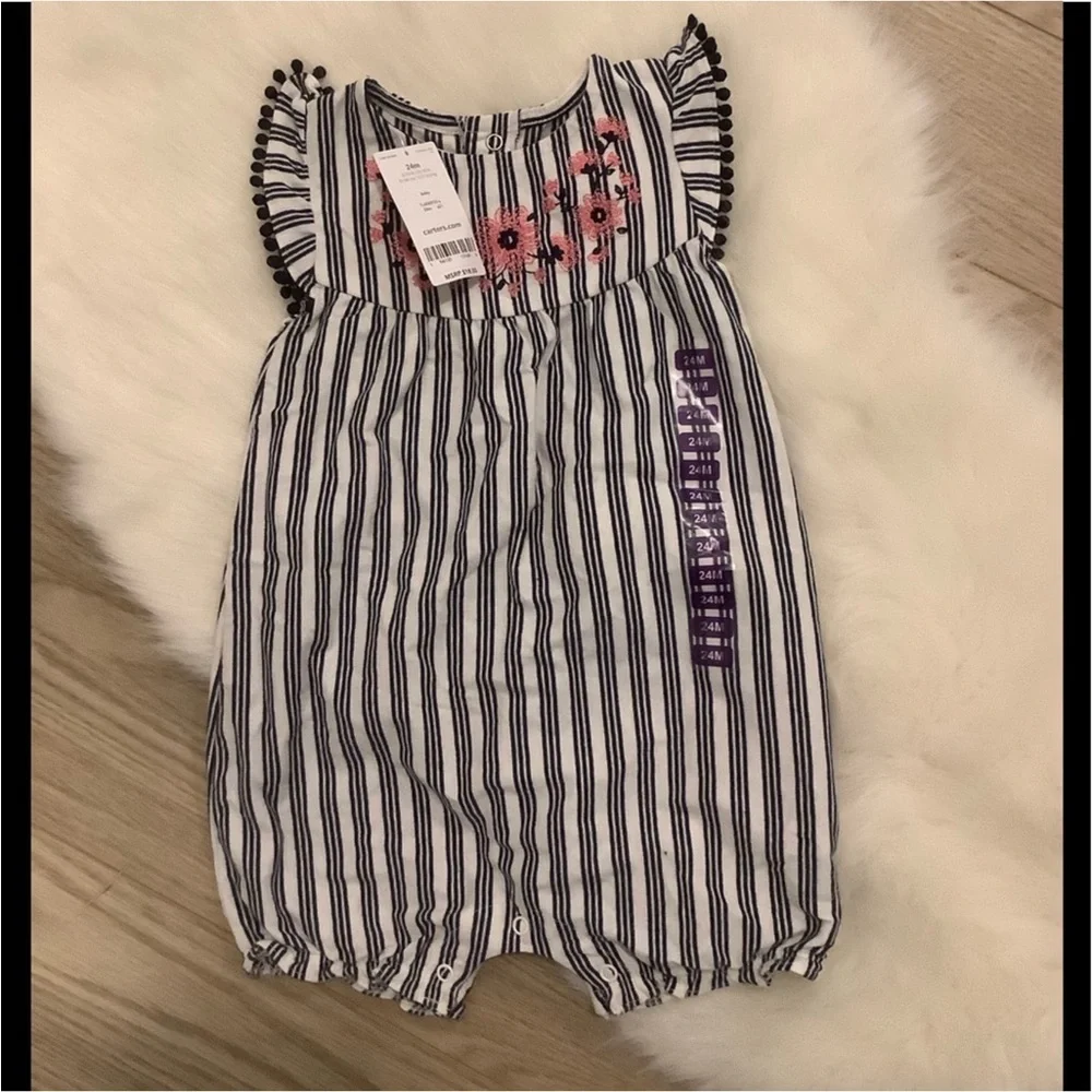 NWT Carter’s one piece patterned outfit❤️❤️❤️❤️